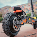 Trottinette électrique G2 batterie 48V 15,6Ah autonomie 55 km pneus tubeless 10 pouces double suspension freins à disque