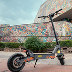 Trottinette électrique G2 batterie 48V 15,6Ah autonomie 55 km pneus tubeless 10 pouces double suspension freins à disque