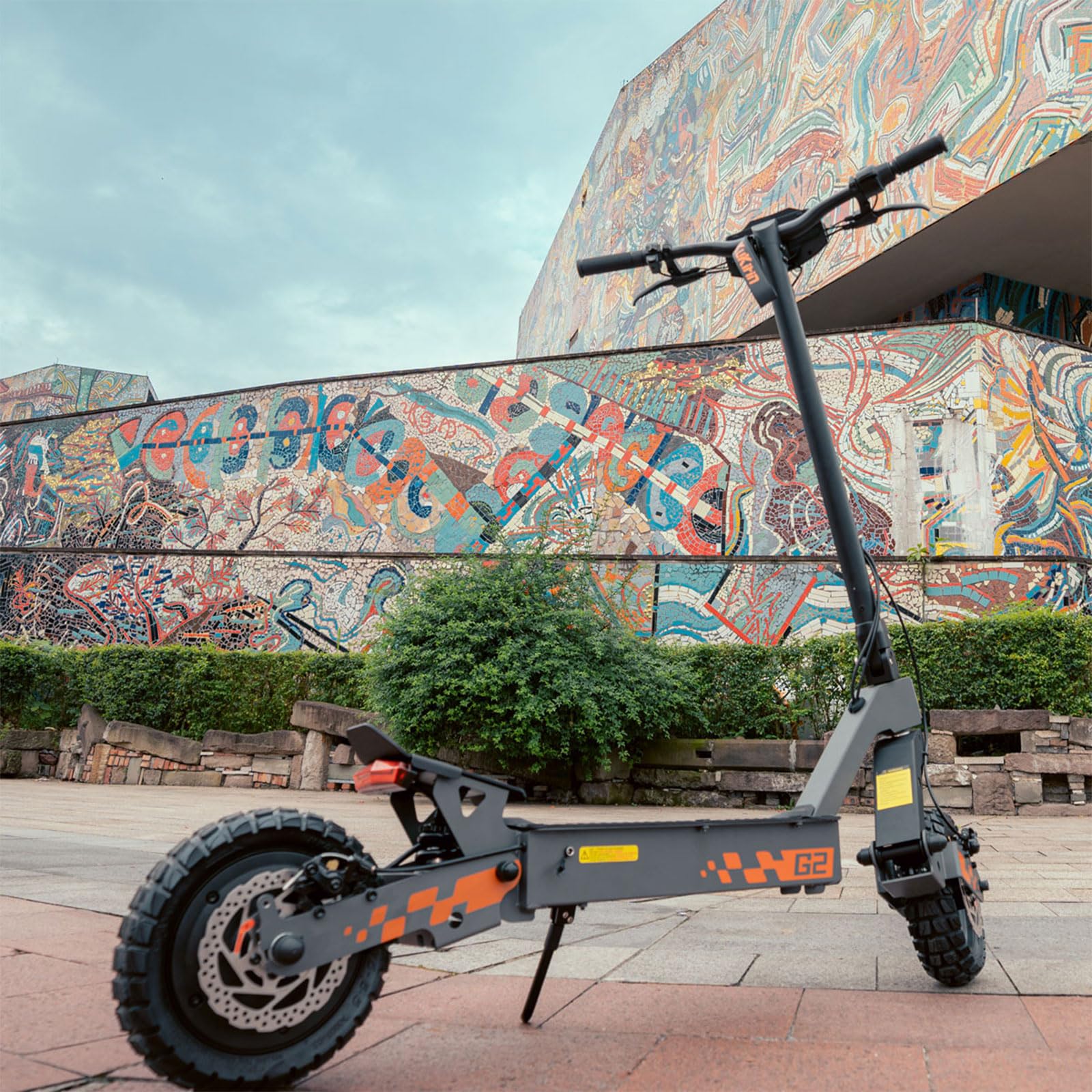 Trottinette électrique G2 batterie 48V 15,6Ah autonomie 55 km pneus tubeless 10 pouces double suspension freins à disque