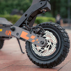 Trottinette électrique G2 batterie 48V 15,6Ah autonomie 55 km pneus tubeless 10 pouces double suspension freins à disque
