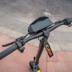 Trottinette électrique G2 batterie 48V 15,6Ah autonomie 55 km pneus tubeless 10 pouces double suspension freins à disque
