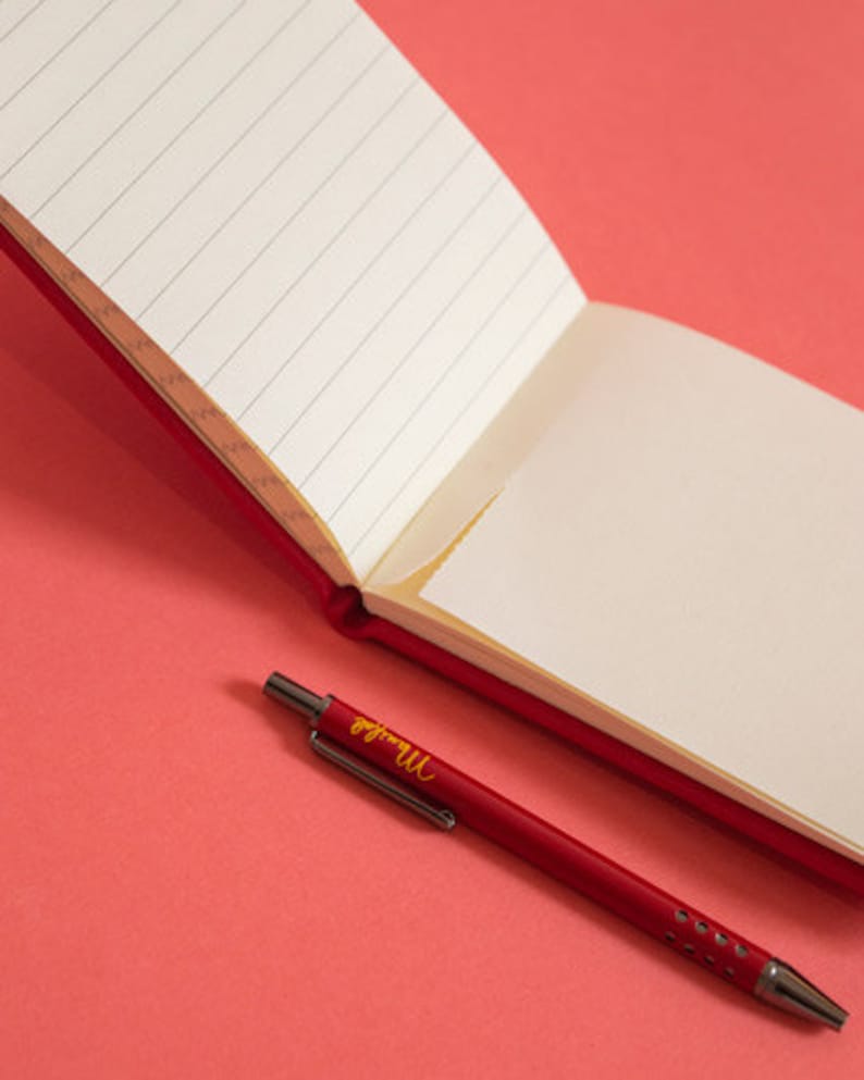Carnet de poche vertical 11 x 7,5 cm avec stylo à bille assorti, couverture souple, 96 feuilles