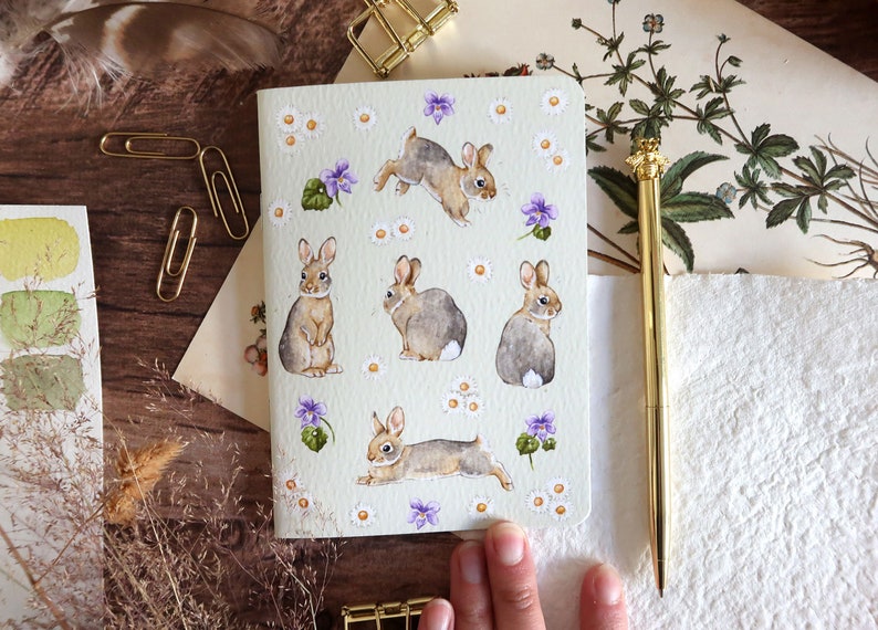 Carnet de notes A6 lapins fleurs printemps, papier recyclé, 60 pages