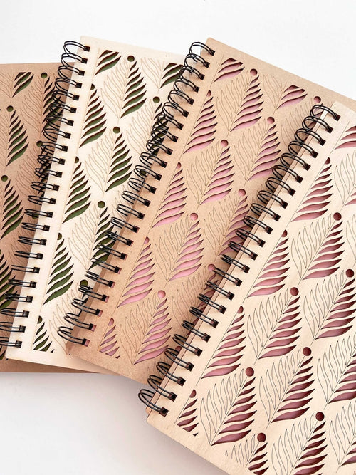 Album de scrapbooking A4 en bois gravé motif feuille de fougère