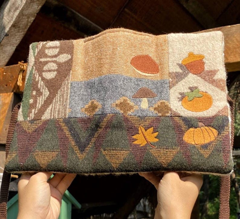 Protège-carnet A5 en patchwork et broderie (motif de fruits d'automne)