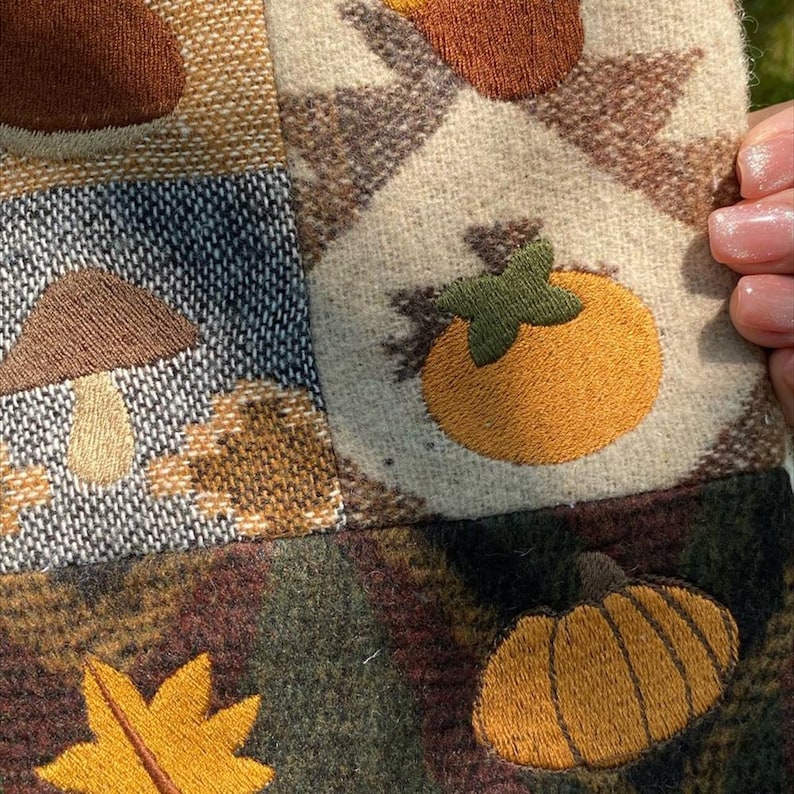 Protège-carnet A5 en patchwork et broderie (motif de fruits d'automne)