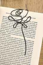Marque-page rose en fil de fer 15cm - Noir ou doré