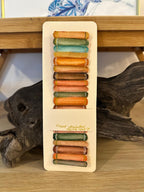 Marque-page Bûche de lecture peint à la main – Pile de livres aquarelle