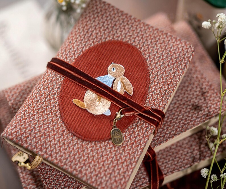 Carnet de notes brodé lapin vintage, velours côtelé, agenda rechargeable A5 A6, couverture en tissu artisanal