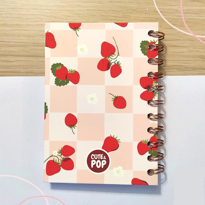 Carnet de notes A6 à spirales, papier quadrillé à pois, fraise rose