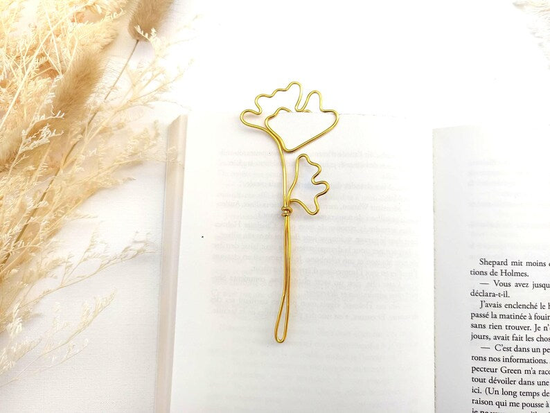 Marque-page trombone en fil d'aluminium martelé à la main - Feuilles de monstera, ginko, hibiscus, perce-neige - 11/12 cm