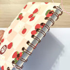 Carnet de notes A6 à spirales, papier quadrillé à pois, fraise rose