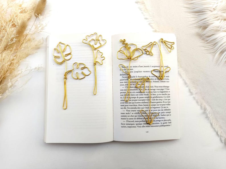 Marque-page trombone en fil d'aluminium martelé à la main - Feuilles de monstera, ginko, hibiscus, perce-neige - 11/12 cm