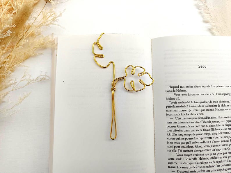 Marque-page trombone en fil d'aluminium martelé à la main - Feuilles de monstera, ginko, hibiscus, perce-neige - 11/12 cm