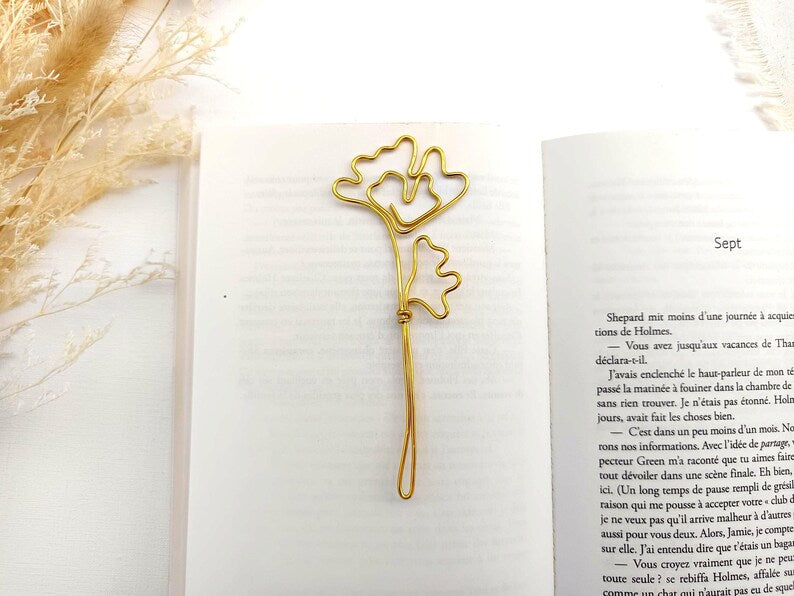 Marque-page trombone en fil d'aluminium martelé à la main - Feuilles de monstera, ginko, hibiscus, perce-neige - 11/12 cm