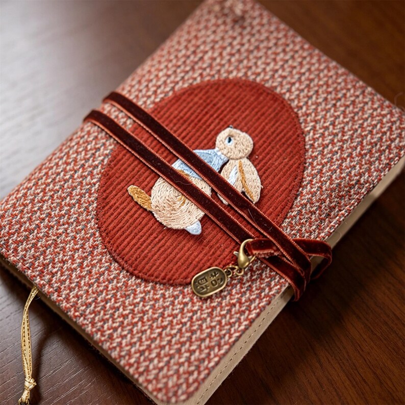 Carnet de notes rechargeable A6 en velours côtelé et tweed, motif lapin brodé, fermeture par lien en velours